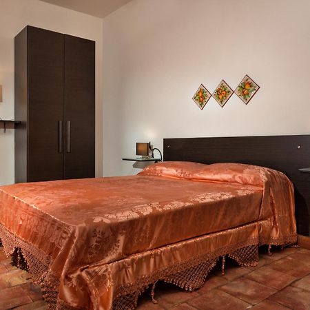 Nake Residenza Artistica Villa Sant'Alfio Exterior photo