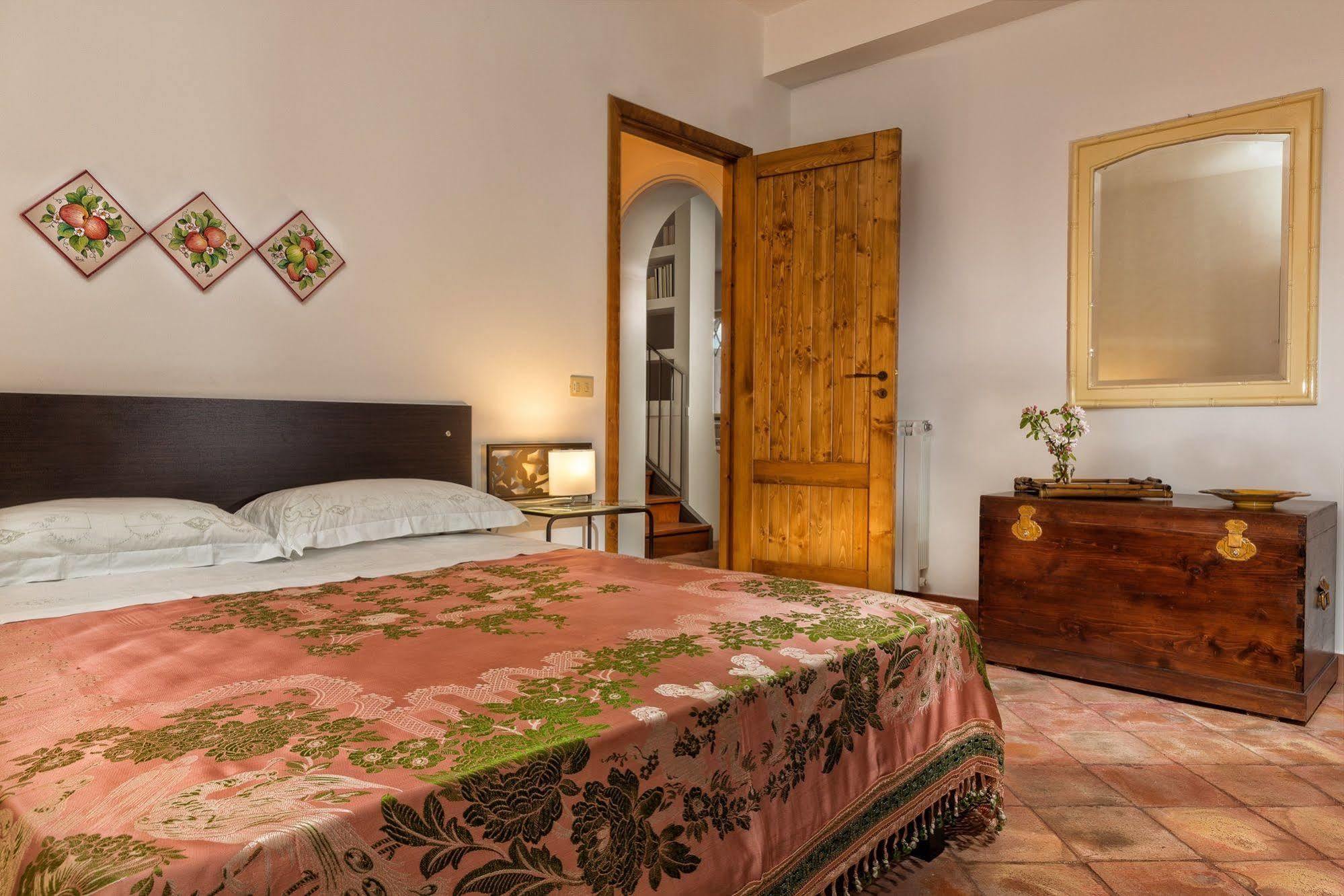 Nake Residenza Artistica Villa Sant'Alfio Exterior photo